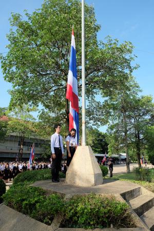 19. กิจกรรมเชิญธงชาติเนื่องในวันพระราชทานธงชาติไทยและครบรอบ 100 ปี ธงชาติไทย วันที่ 28 กันยายน 2560  ณ บริเวณเสาธงหน้าอาคาร 1 (อาคารสำนักบริการวิชาการและจัดหารายได้) 